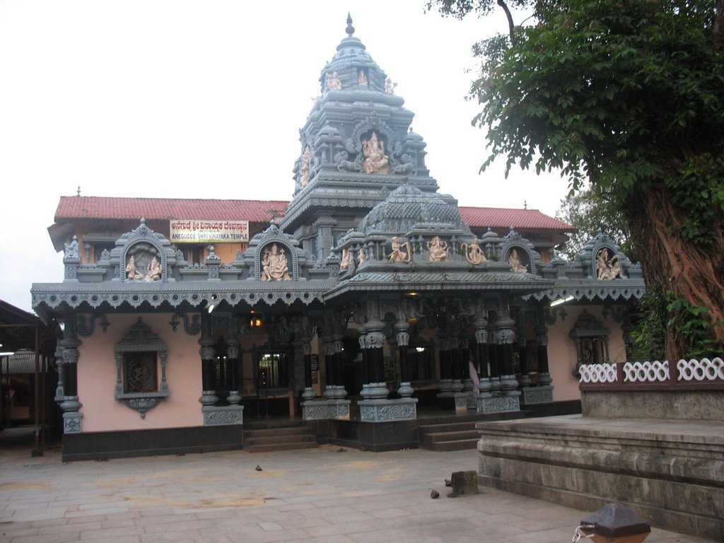 Anegudde Vinayaka Temple, Maravanthe | Timings, Images, History | Karnataka - NayaTrip.com